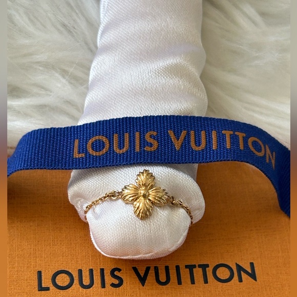 Louis Vuitton Blooming Strass Ring
Size 8 - Picture 1 of 5